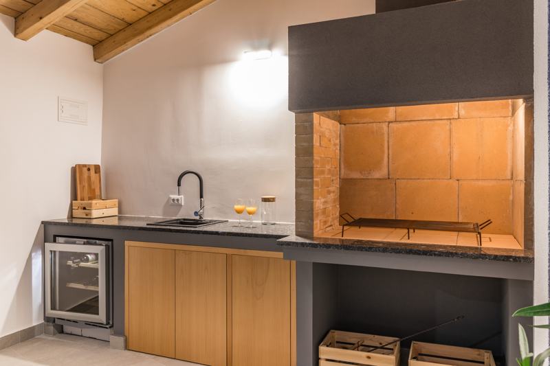 Grill, sink and wine fridge